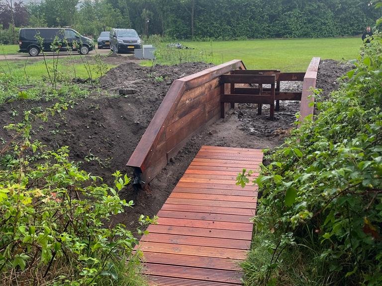 Eindresultaat houten brug en doorgang.